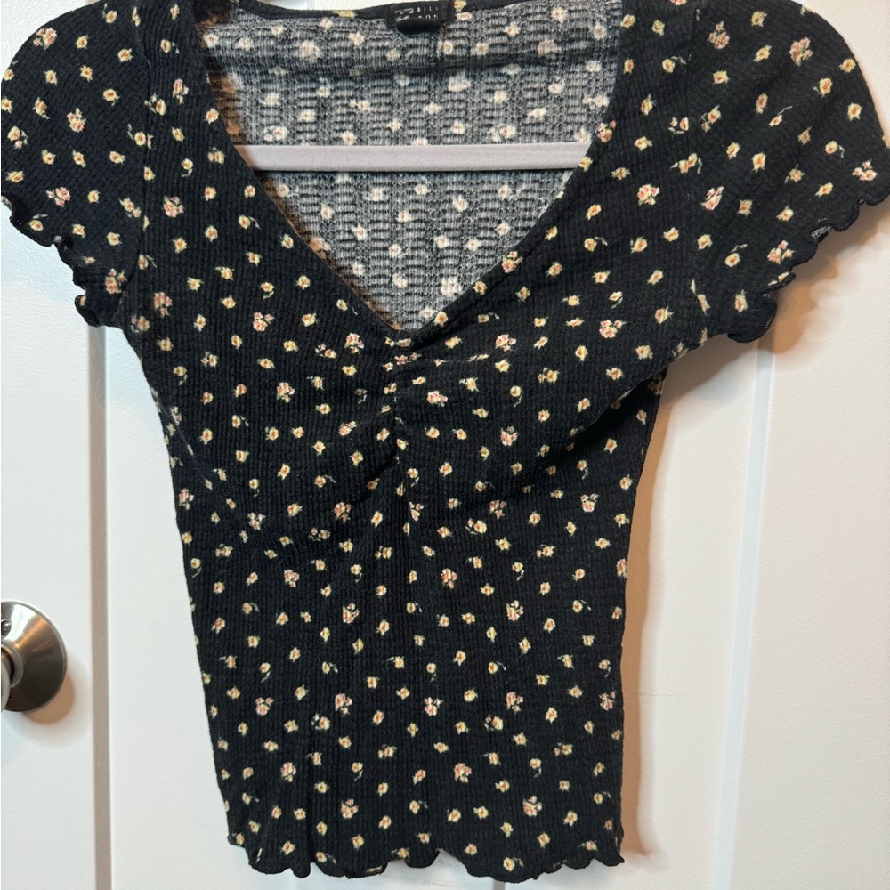 Cute Billabong t-shirt. Size M. Floral.